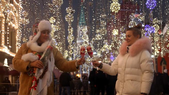 ВЦИОМ: более 70% россиян поддерживают отмену новогодних мероприятий