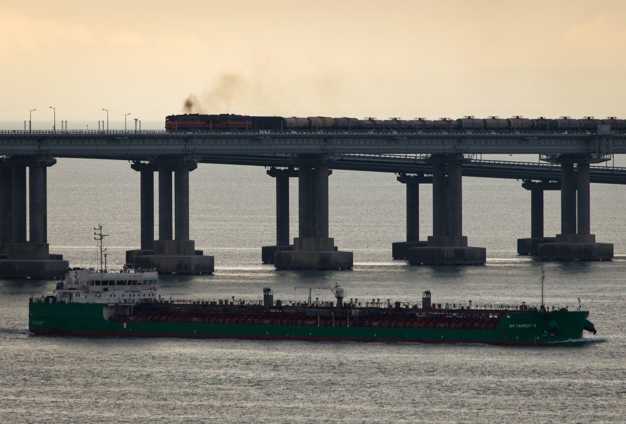 Выезд через мост. Мост федоровка уфа. Атака на крымский мост 2022. Трасса хабаровск владивосток. Низководный мост владивосток.