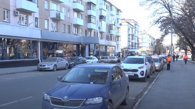 Администрация Симферополя запретила парковку на одной из центральных улиц города
