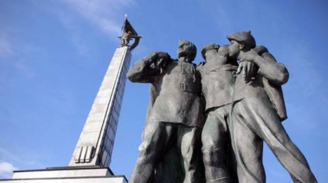 В Словакии введён запрет на размещение коммунистических символов на памятниках