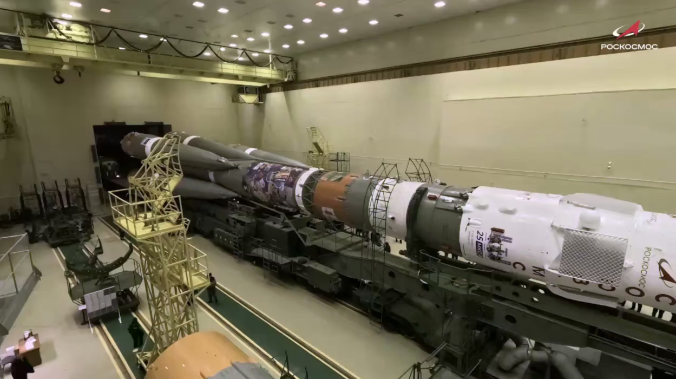 Ракету с кораблём «Союз» готовят к пуску на Байконуре
