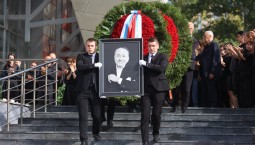 В Москве простились с телеведущим Масляковым