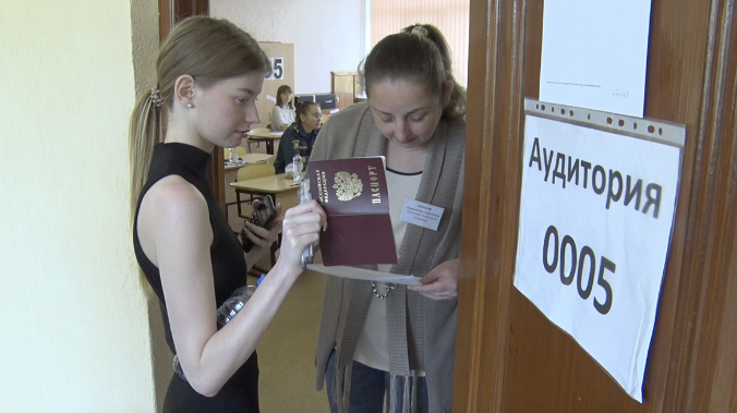 500 выпускников Севастополя сдают первый ЕГЭ