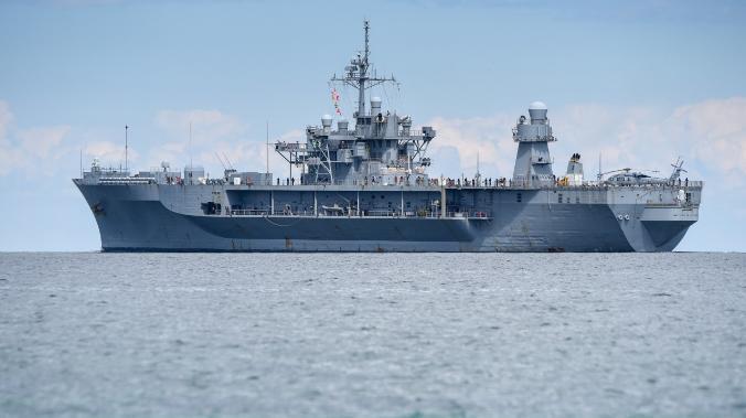 Ракетный эсминец США направился в Черное море