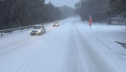 Трассу Ялта — Севастополь расчищают от снега