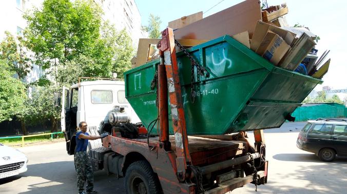 В Истре мусоровоз сбил двух девочек 