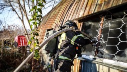 В Севастополе на улице Портовой горел цех 