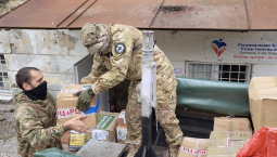 Бойцам морского отряда «Эспаньола» передали гуманитарную помощь