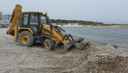 Пляжи Севастополя готовят к летнему сезону