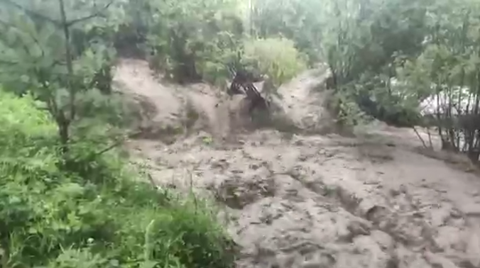 Причиной мощных паводков в Крыму являются захламленные русла рек