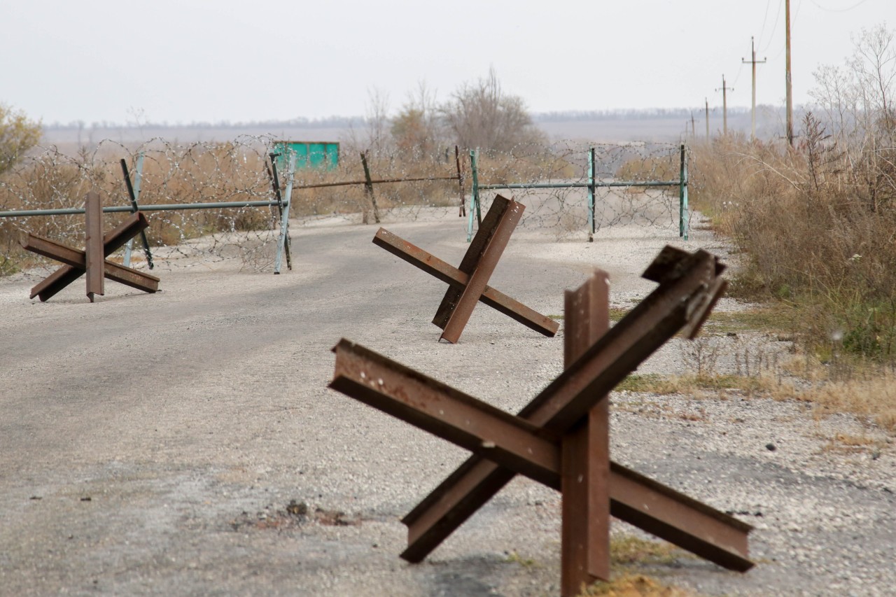 Объект украинский. Военные объекты. Колючая проволока ДНР. Военные объекты России. Уничтожение военных объектов Украины.