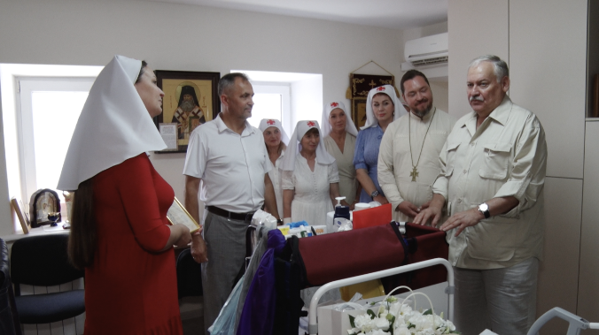 Сёстрам милосердия Севастополя передали помощь