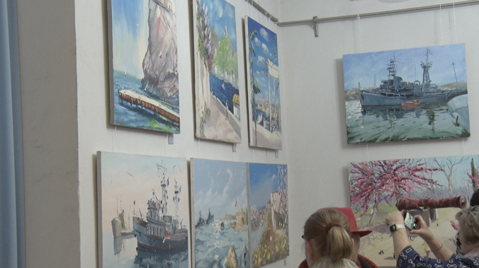 Искусство и память: в Севастополе открылась выставка к 23 февраля