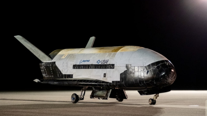 Космоплан Boeing X-37B провел на орбите рекордные 908 дней