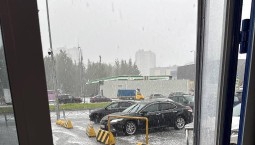 Снег и ливень накрыли Санкт-Петербург в конце лета