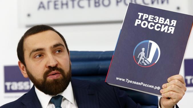 Хамзаев предложил ограничить продажу спиртного в новогодние каникулы