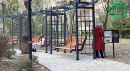 В севастопольском сквере 60-летия СССР обновили парковую мебель