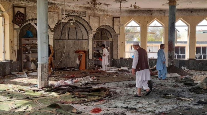 Свыше 130 афганцев пострадали при взрыве в мечети на юге страны