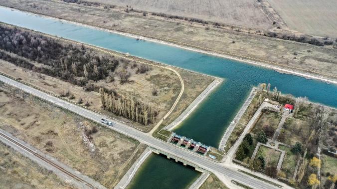 В Крыму продолжается сброс воды из водохранилищ