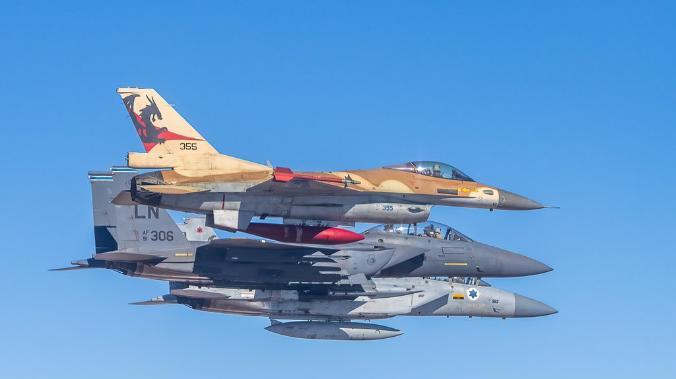 В сети появились кадры сирийской атаки израильского F-16