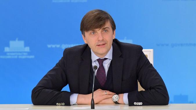 Кравцов: На школьников обрушился шквал фейков о России после начала спецоперации