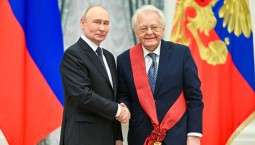 Путин вручил государственные награды в Кремле
