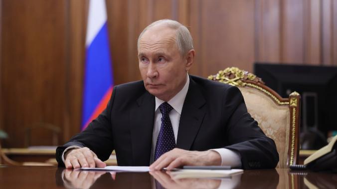 Владимир Путин: работа по атомным ледоколам не должна виснуть