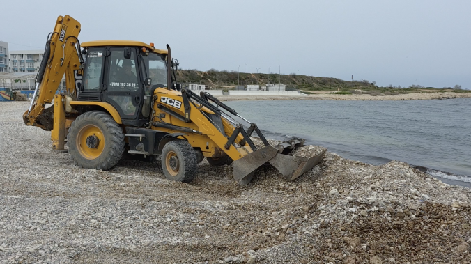 Пляжи Севастополя готовят к летнему сезону