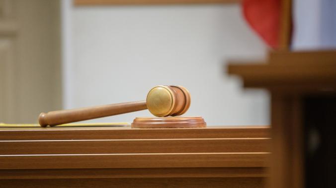 В Севастополе будут судить мать за истязание сына