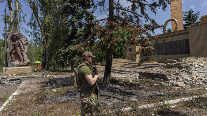 Украинские военные меняют западное оружие на воду и еду