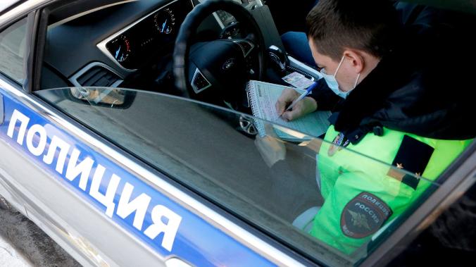 В Москве по камерам выписали 56 тыс. штрафов за непристегнутый ремень и телефон