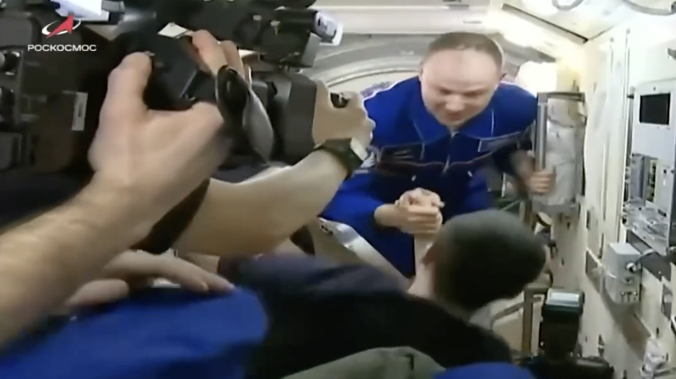 Новый космический экипаж ступил на борт МКС