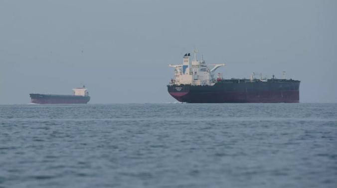 Иран и Оман создают временный коридор через Ормуз