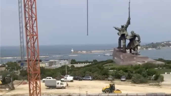 Горожанам показали стройку галереи на Хрустальном