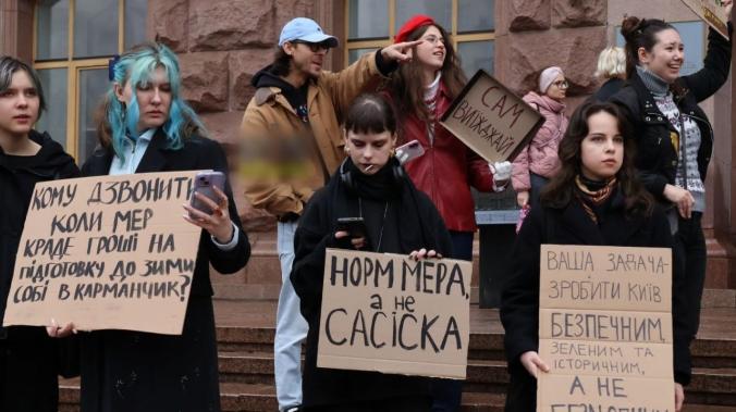 Протестующие в Киеве требуют отставки мэра Кличко