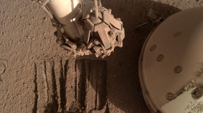 NASA обнаружило под поверхностью Марса древний кратер 