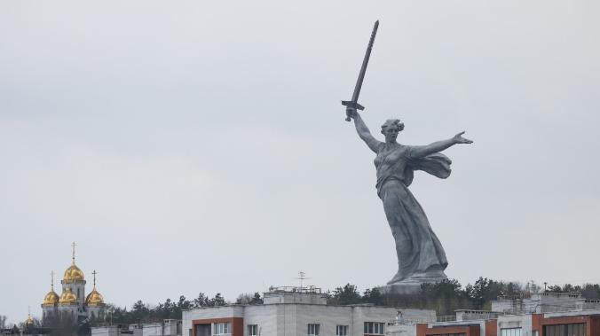 Тиктокер оголился и станцевал на фоне монумента «Родина-мать»