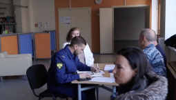 Прокуроры встретились с жильцами дома на Корчагина