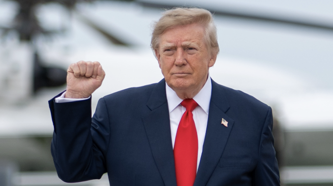 Трамп заморозил закон об антироссийских санкциях