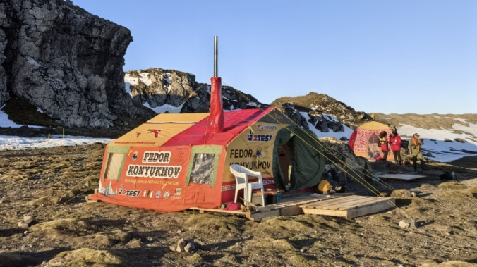Путешественник Конюхов работает на одиночной станции в Антарктиде