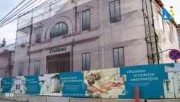 При реставрации кинотеатра «Родина» осыпалась стена