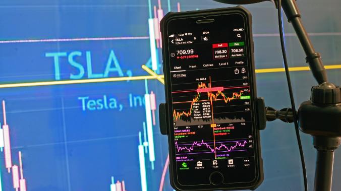 Акции Tesla рухнули