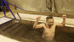 Жители Якутии купались в проруби в -53°C