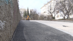 На улице Адмирала Юмашева, 13Б и 13В ремонтируют проезды