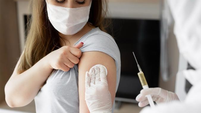 Исследования одновременной вакцинации от COVID-19 и гриппа стартовали в России 