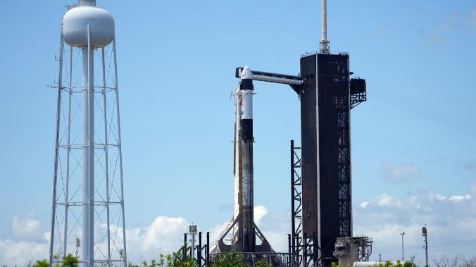 SpaceX отправила в космос астронавтов NASA сразу после коммерческого полета