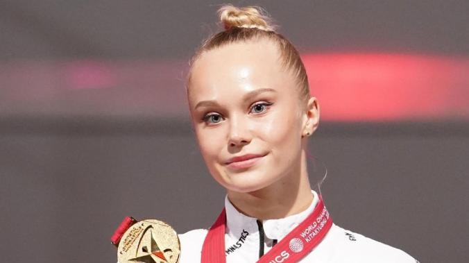 Гимнастку Ангелину Мельникову лишили золота на ЧМ после пересмотра результатов
