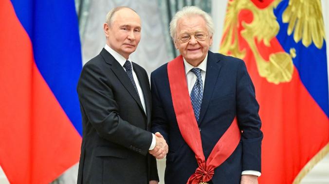 Путин вручил государственные награды в Кремле