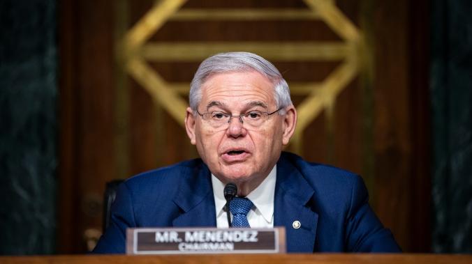 Сенатор США Менендес: Украина поставляла Азербайджану фосфорные боеприпасы