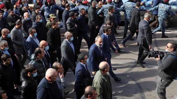 Кризис в Армении: Генштаб вновь требует от Пашиняна уйти в отставку